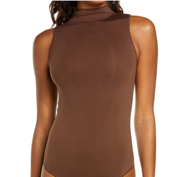 NEW SKIMS Essential Mock Neck Sleeveless Bodysuit In Smokey Quartz 4X/5X - Picture 9 of 11